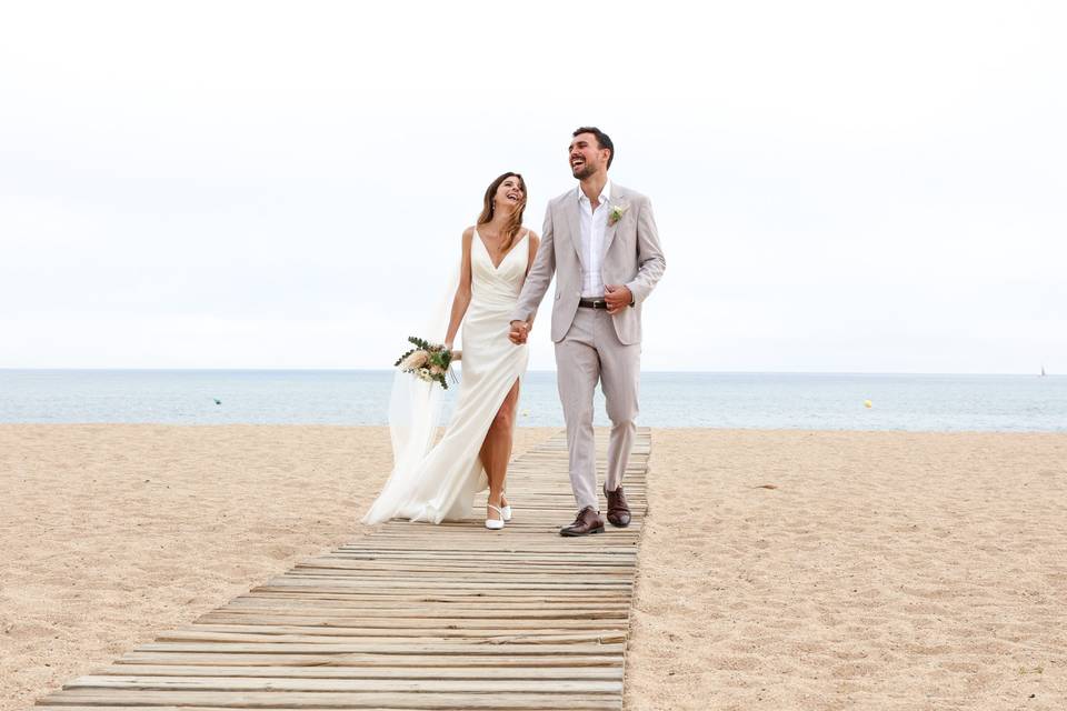 Photo of groom and bride on the beach in Barcelona